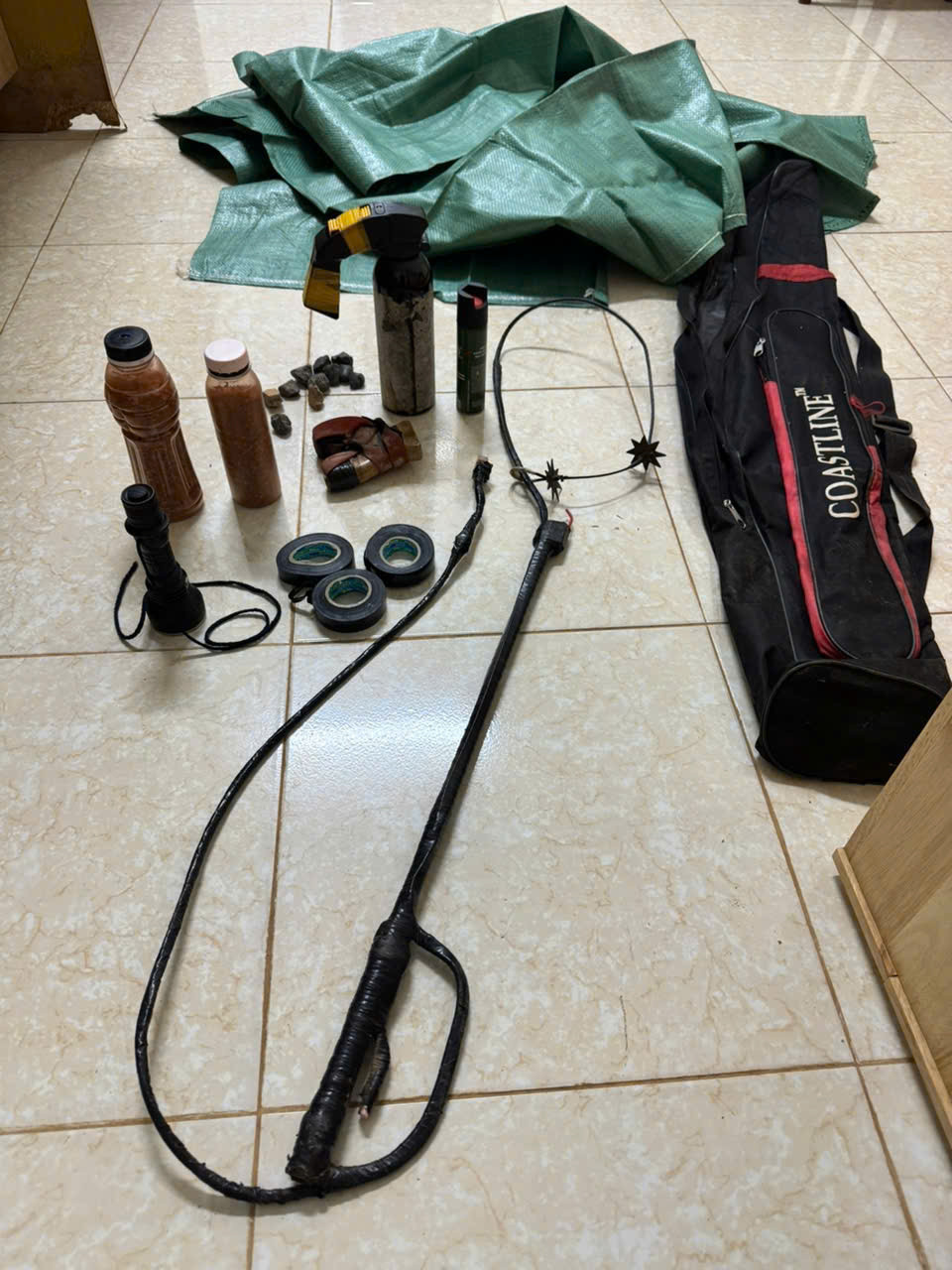 Bat ke trom cho dung binh xit hoi cay chong tra cong an-Hinh-2