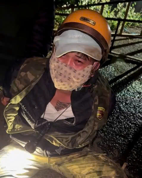 Bat ke trom cho dung binh xit hoi cay chong tra cong an