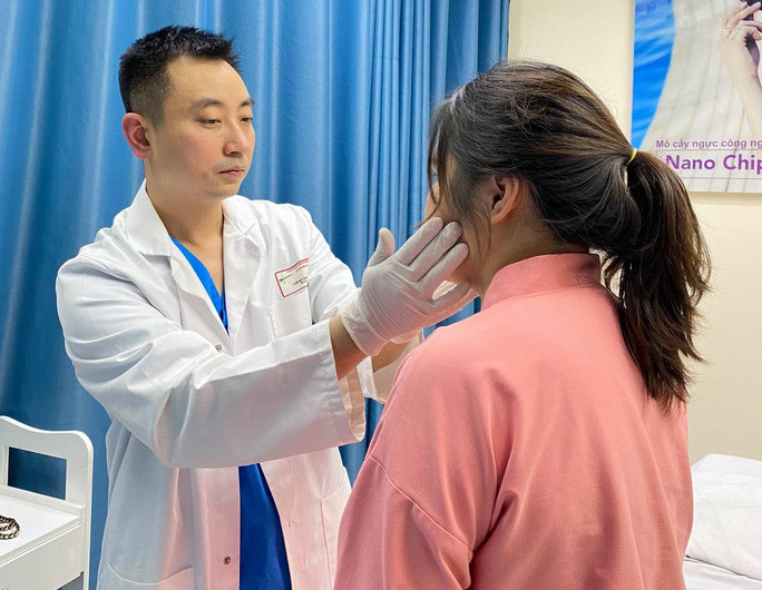 Den benh vien kham, co gai bang hoang khi biet minh la dan ong