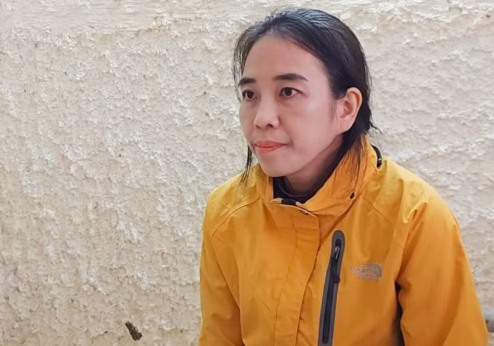 Một diễn biến khác của vụ án, Công an Hà Tĩnh cũng đã tống đạt quyết định thay đổi quyết định khởi tố bị can số 1 đối với Mai Thị Hoa (Giám đốc Công ty Cổ phần đầu tư trang thiết bị y tế Hà Tĩnh) từ tội “Trốn thuế” thành tội “Vi phạm quy định về đấu thầu gây hậu quả nghiêm trọng”.