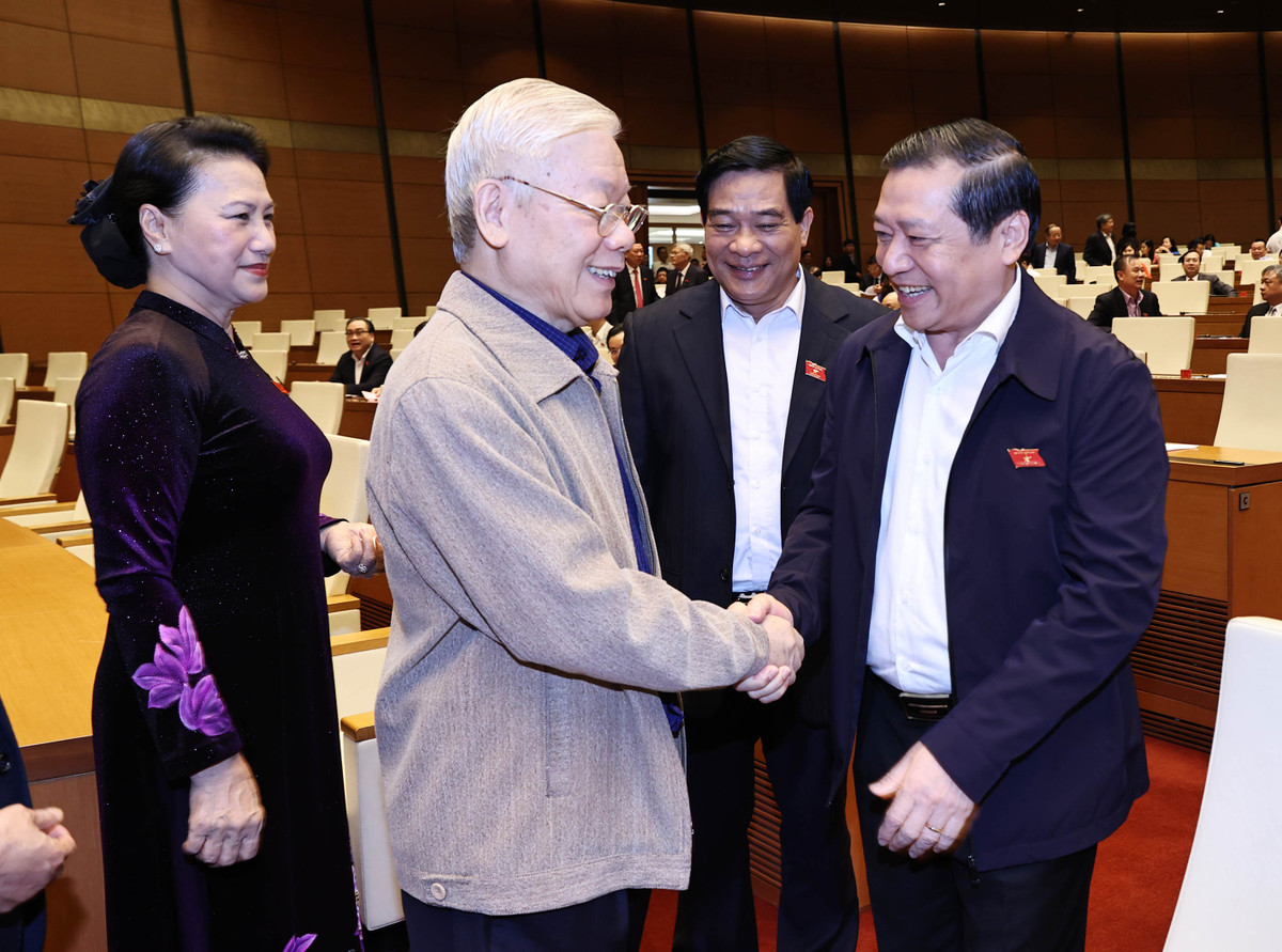 Thay mặt Quốc hội, Chủ tịch Quốc hội gửi lời chúc Tổng bí thư luôn mạnh khỏe, cùng Bộ Chính trị, Ban Bí thư, Ban Chấp hành Trung ương lãnh đạo Đảng, Nhà nước và nhân dân, đưa đất nước Việt Nam ngày càng phát triển nhanh và bền vững. 