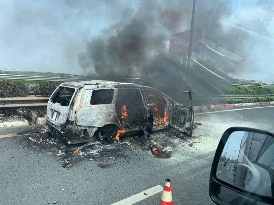 Chỉ huy Đội Tuần tra kiểm soát giao thông đường bộ - cao tốc số 3 (Cục CSGT) cho biết, vụ việc xảy ra tại Km 183 thuộc huyện Thanh Trì, Hà Nội.