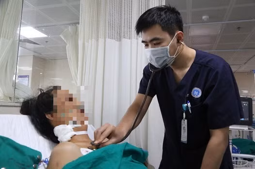 Bệnh nhân may mắn được cứu sống.