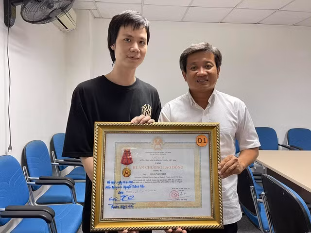 Ong Doan Ngoc Hai tang lai Huan chuong Lao dong: Phap luat quy dinh the nao?