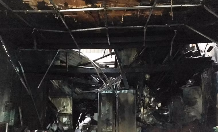 Căn nhà xảy ra hỏa hoạn có kết cấu 1 trệt, 1 gác gỗ, diện tích khoảng 40m2 bị thiêu rụi hoàn toàn...