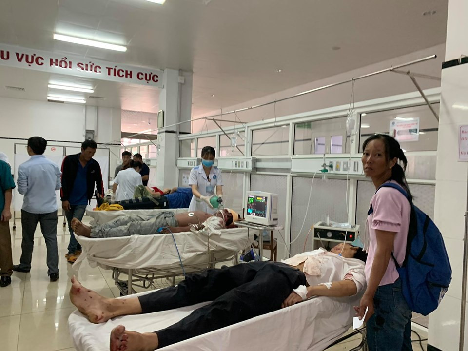 Xe tai lao vao cho o Dak Nong: 