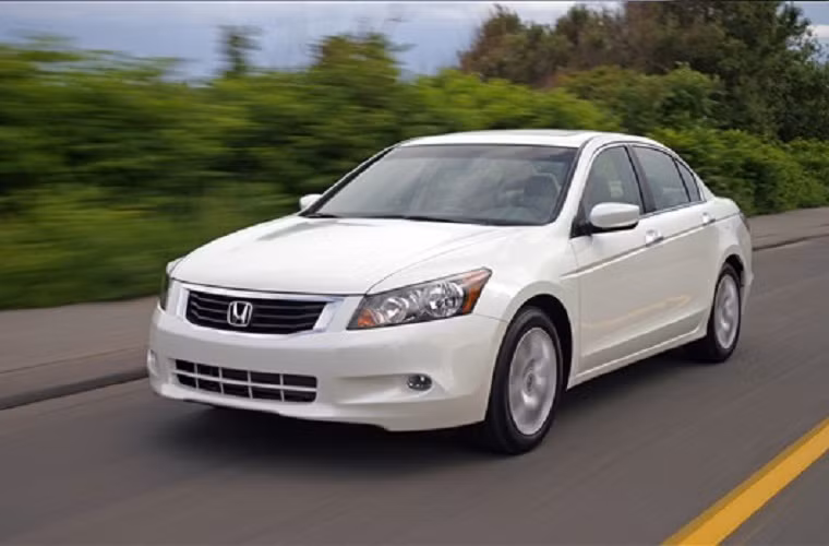 Honda Accord: Dòng xe khá ăn khách tạị Mỹ lọt vào danh sách vì chi phí sửa chữa cao và hộp số dễ bị lỗi. Riêng xe đời 2008 và 2009 còn có vấn đề về phanh.