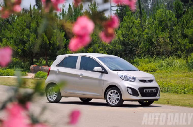 3 con bao xe gia re sap can quet thi truong Viet