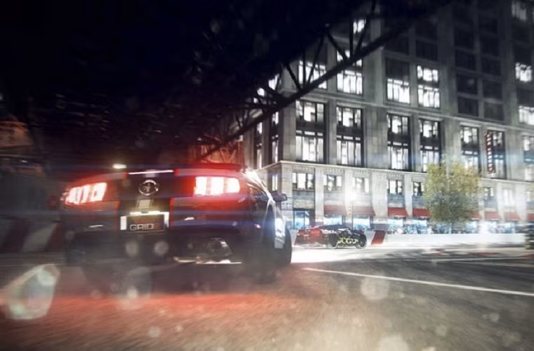 5. Cảnh giác: Luôn luôn cảnh giác, kiểm tra để phát hiện phương tiện khác đang lưu thông khi muốn sang đường hoặc đỗ xe, ngay cả khi bạn đang đi đúng làn đường. 