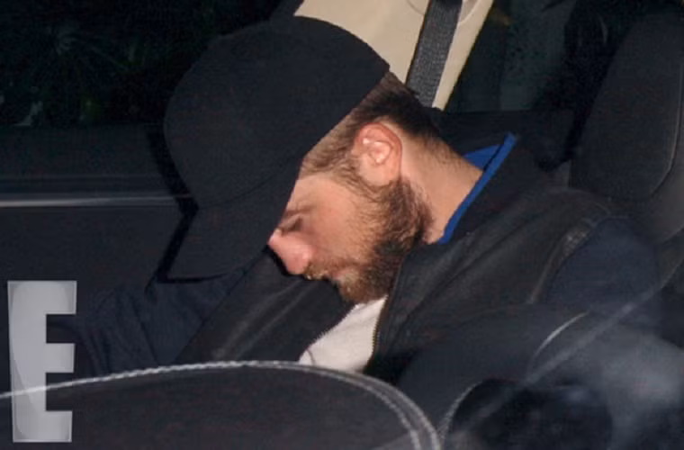 ...Hãy đi bộ, hít thở không khí trong lành, hoặc chợp mắt trong ít phút - ngay cả một giấc ngủ ngắn 20 đến 30 phút cũng có thể giúp giảm mệt mỏi. Nhưng dù có bất kỳ lý do gì, không nên cố gắng vượt qua sự mệt mỏi.