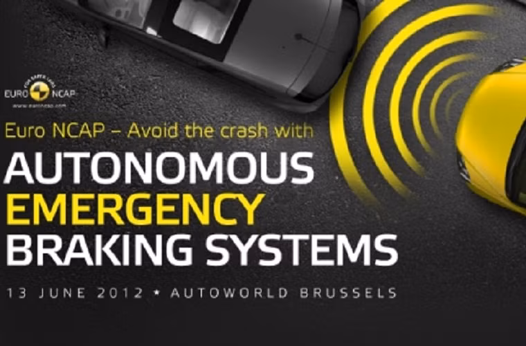 Hệ thống phanh tự động (2008): Volvo XC60 đã trang bị hệ thống này để cảnh báo và tự động khiến xe dừng lại khi cảm thấy cần thiết.