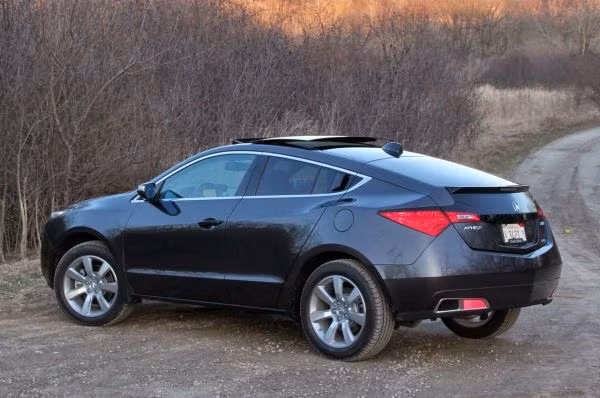 Đầu năm mới là thời điểm mà nhiều gia đình sẽ cần thuê một chiếc xế phục vụ cho những chuyến đi xa. Hãy cân nhắc kỹ trước khi thuê để không cảm thấy mình "bị hớ".