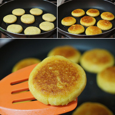 Từ khoai lang luộc bạn có thể biến tấu bằng cách nghiền nhỏ, nặn thành hình bánh rồi đem áp chảo trên bếp để làm món bánh khoai lang.