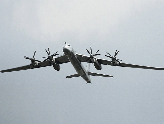 "Tên lửa hành trình Kh-101 trên Tu-95 có tầm bắn trên 9.000 km. Nếu như tên lửa này được bắn đi từ Moscow thì nó vẫn có thể tiêu diệt bất cứ mục tiêu nào trên đất Mỹ. Điều này đang khiến Washington thực sự lo lắng", tạp chí National Interest Mỹ cho biết.
