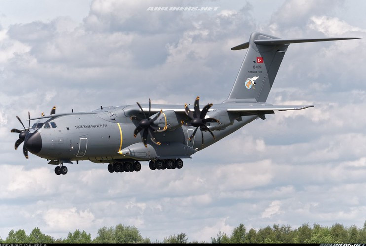 Ý tưởng chế tạo A-400M xuất hiện từ đầu những năm 1980 nhằm giúp các nước châu Âu nâng cao năng lực vận tải quân sự và không phụ thuộc vào các máy bay Mỹ.