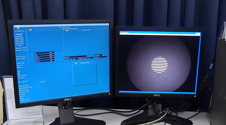 Hologram được thu lại và đưa vào máy tính phân tích.