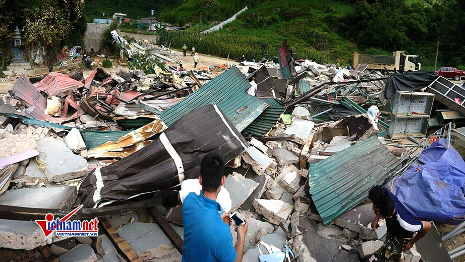 Căn nhà của trùm ma túy Nguyễn Thanh Tuân bị san phẳng sáng nay 1/7