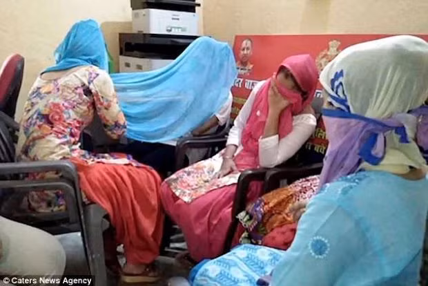 4 cô con gái bất hiếu, hùa vào với mẹ để giết cha.