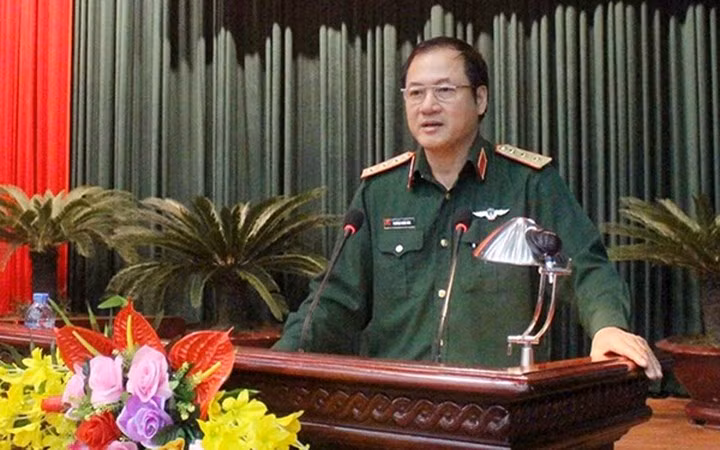 Theo kết luận của Ủy ban Kiểm tra TƯ, Thượng tướng Phương Minh Hòa (ảnh), nguyên Ủy viên Trung ương Đảng, nguyên Phó Chủ nhiệm Tổng cục Chính trị Quân đội nhân dân Việt Nam, trong thời gian giữ cương vị Bí thư Đảng ủy, Chính ủy và Phó Bí thư Đảng ủy, Tư lệnh Quân chủng Phòng không - Không quân, chịu trách nhiệm chính về những vi phạm, khuyết điểm của Ban Thường vụ Đảng ủy nhiệm kỳ 2010-2015; trực tiếp ký một số văn bản sử dụng đất vào mục đích kinh tế, liên doanh, liên kết không đúng quy định. (Ảnh: quankhu 2.vn)