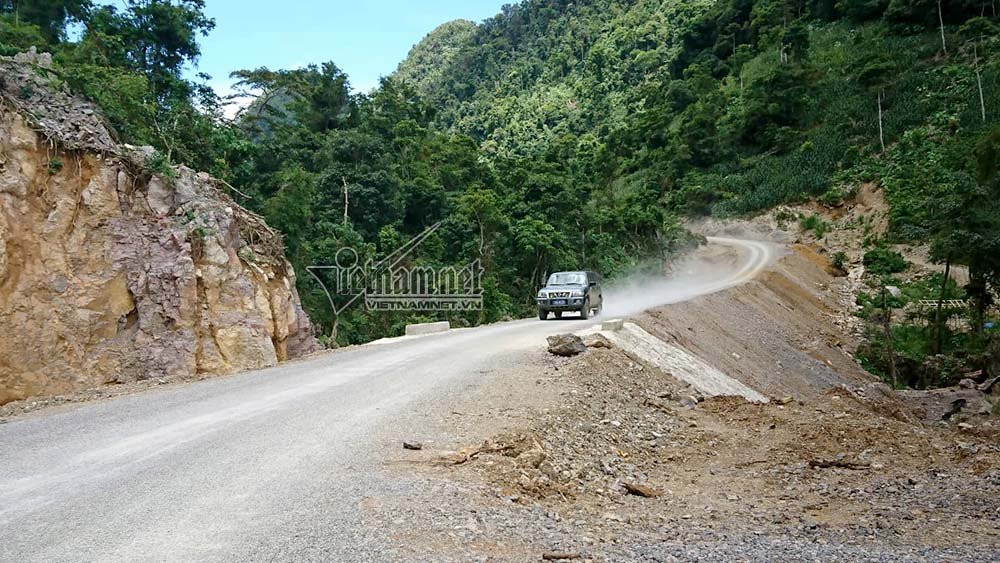 Lanh gay cung duong doc dao xuyen 