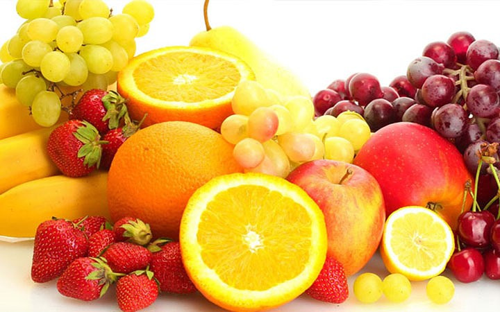 4. Thực phẩm giàu Vitamin C: H oạt động như một yếu tố trong quá trình sản sinh collagen, giúp gia tăng sức đề kháng cho cơ thể để chống lại hiện tượng nhiễm trùng ở vết thương, làm gia tăng sự hấp thu chuyển hóa chất sắt trong cơ thể…