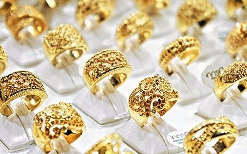 Giá vàng trong nước tuần qua giảm 220.000 đồng mỗi lượng. (Ảnh minh họa: KT)