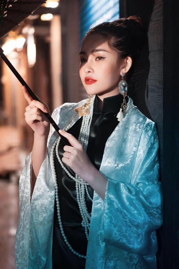 Có nhiều khả năng những khoảnh khắc trên là ảnh cũ của Ngân Anh. Bởi theo dõi loạt ảnh mới nhất trên trang cá nhân, gương mặt của cô nàng không sưng như vậy.