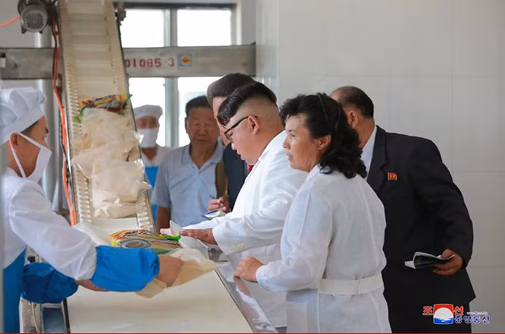 Nhà lãnh đạo Triều Tiên rất quan tâm đến sản phẩm của nhà máy.