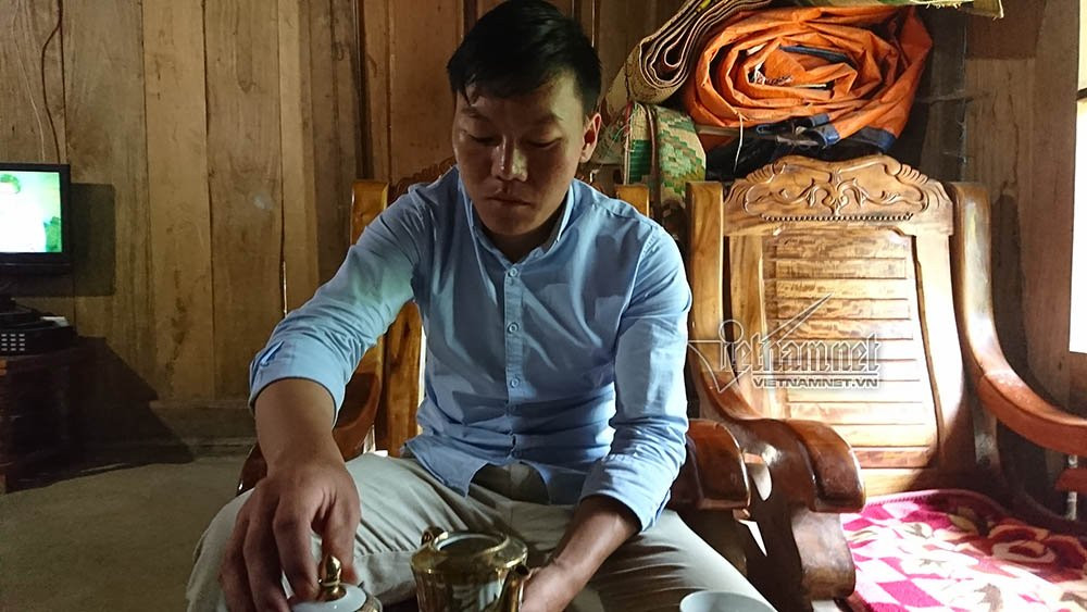 Trưởng bản Tà Dê Sồng A Tồng