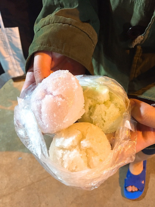 Bánh bò Đà Lạt được làm cả 3 màu cực thích mắt. Ảnh: Eataholic