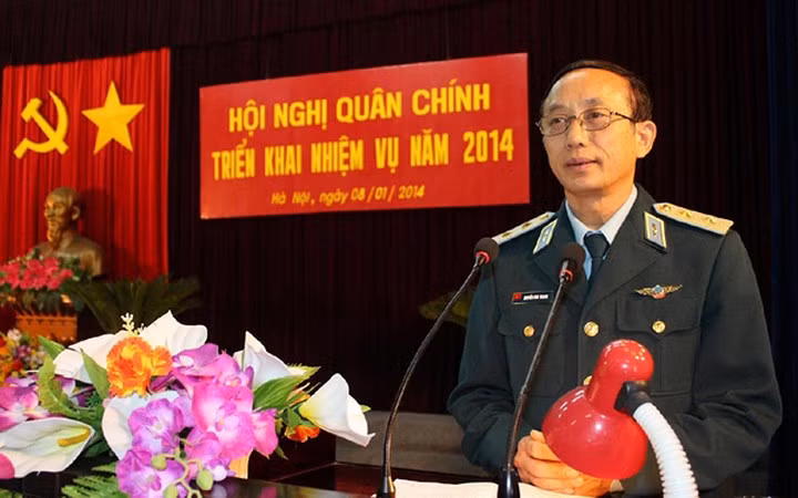 Trung tướng Nguyễn Văn Thanh (ảnh), nguyên Bí thư Đảng ủy, nguyên Chính ủy Quân chủng Phòng không - Không quân chịu trách nhiệm người đứng đầu về những vi phạm, khuyết điểm của Ban Thường vụ Đảng ủy nhiệm kỳ 2010-2015; chịu trách nhiệm trong việc xét duyệt danh sách hưởng chính sách nhà ở, đất ở của quân đội, trong đó có một số trường hợp không đúng đối tượng theo quy định. (Ảnh: hocvienPKKQ.com)