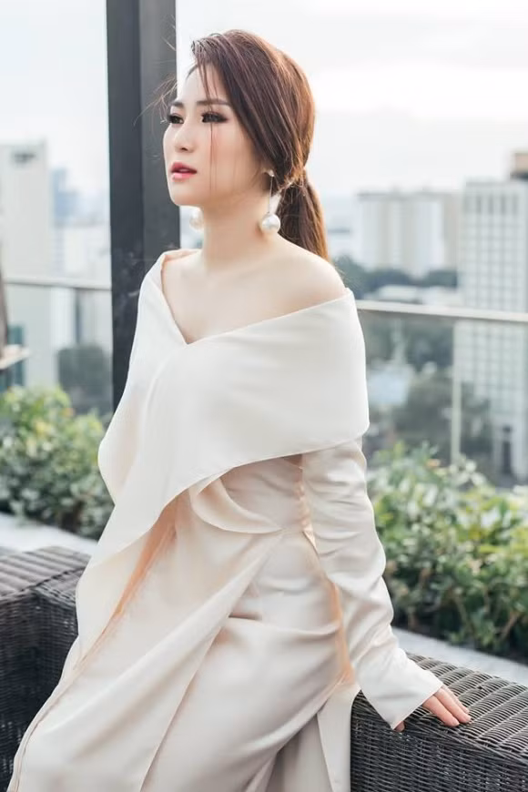 Còn khá trẻ nhưng Hương Tràm đã gặt hái được những thành công nhất định trên con đường ca hát.