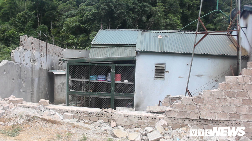 Theo người dân, tên Tuân ít lưu trú tại địa phương và không giao tiếp với mọi người trong bản.