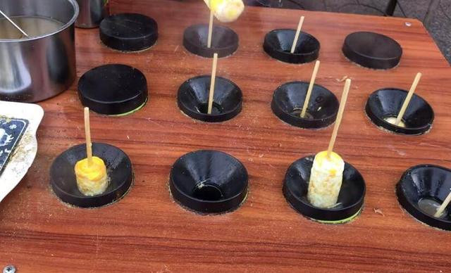 Que trứng – món ăn tưởng lạ mà quen đem lại thu nhập hàng chục triệu đồng mỗi tháng