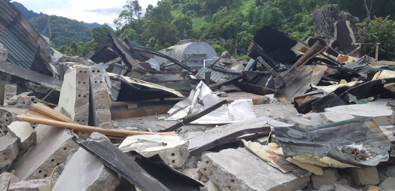 Nhà của Nguyễn Thanh Tuân lắp đặt nhiều camera, xây dựng kiên cố, có hầm thiết kế che chắn thành boongke, bên trong tàng trữ nhiều vũ khí quân dụng, xăng, bình ga để chống trả lực lượng vây bắt. Nhưng tất cả đã đổ sập khi lực lượng công an trấn áp