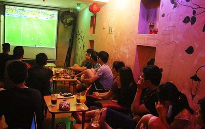 Mất người yêu vì để bạn gái đi xem World Cup cùng người bạn thân (Ảnh minh họa).