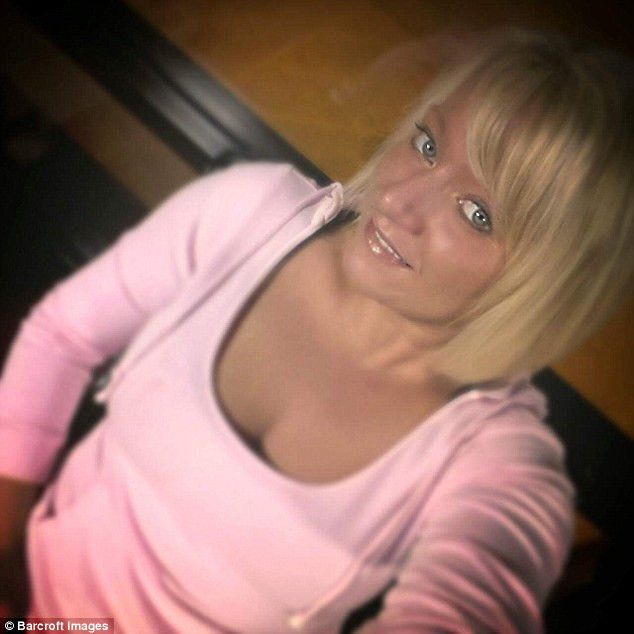 Đáng nói, không có cách chữa trị cho CRPS, cô Kayla phải học cách chấp nhận sống với căn bệnh đáng sợ này suốt quãng đời còn lại.