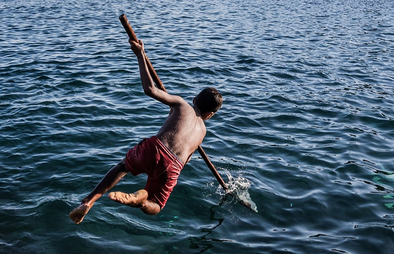 Trung bình, chúng tôi cần giết khoảng 3 con cá voi mỗi năm để nuôi sống tất cả các gia đình sống trên đảo".