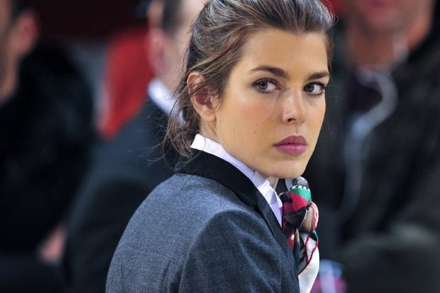  3. Công chúa Monaco - Charlotte Casiraghi: Khác với hình ảnh dịu dàng và hiền hậu của các nàng công chúa hiện đại khác, công chúa ở "quốc gia siêu giàu có" Monaco lại sở hữu vẻ ngoài gai góc, cá tính hơn nhiều. Từ những năm thiếu niên, Charlotte (31 tuổi) đã ăn uống rất khoa học để giữ vóc dáng chuẩn. Cộng thêm gương mặt đẹp được thừa hưởng từ bà ngoại, Charlotte Casiraghi trở thành gương mặt hoàng gia thường xuyên xuất hiện trên tạp chí, ảnh thời trang. Ảnh: PoetrySoup.