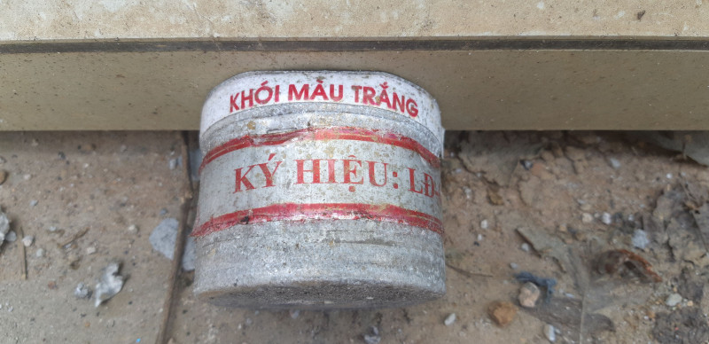 Một vỏ công cụ hỗ trợ trong trận đánh ma túy còn sót lại hiện trường