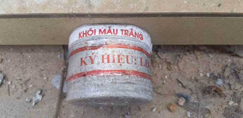 Một vỏ công cụ hỗ trợ trong trận đánh ma túy còn sót lại hiện trường