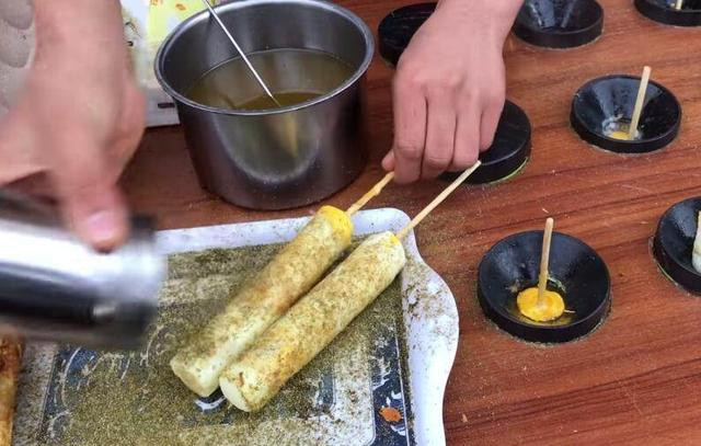 Que trứng khi ăn có thể rắc thêm gia vị cay mặn tùy ý muốn