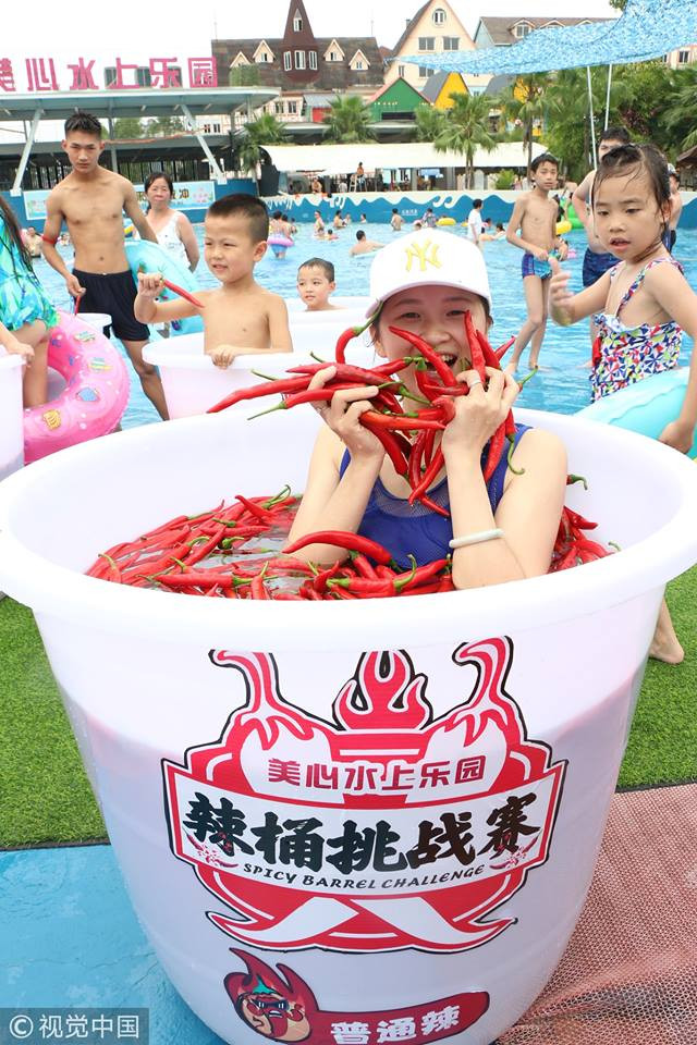 Các thí sinh cũng phải trải qua bốn cấp độ cay nóng khác nhau.