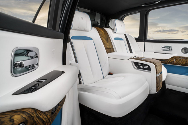 Cullinan được phát triển trên cùng nền tảng limousine Phantom thế hệ thứ 8 mới nhất có kích cỡ thậm chí lớn hơn một số dòng xe SUV khác. Chiều cao và chiều rộng của Cullinan nhỉnh hơn một số mẫu Phantom, tuy hai dòng xe này có cùng tổng khối lượng là 2.600 kg.