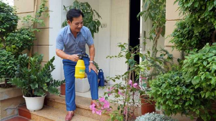 Nam diễn viên phim "Đại gia chân đất" bỏ tiền mua 2 căn hộ ở hai tầng liền nhau và sửa lại thành một căn có 2 tầng thông nhau.