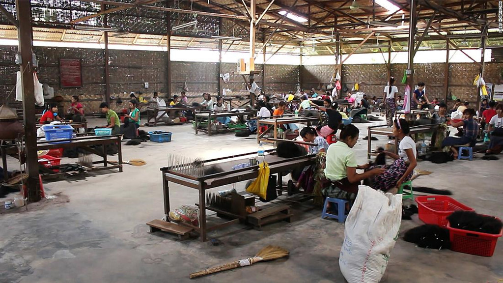 Xưởng phân loại tóc tại Mandalay, Myanmar.