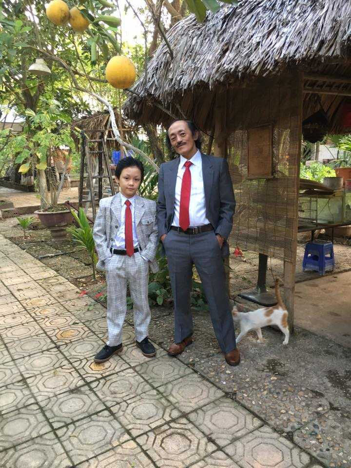 Đây cũng là nơi Giang Còi thường rủ bạn bè về vui chơi vào mỗi dịp cuối tuần. Ngoài ra, anh còn có một căn hộ chung cư ở Nghĩa Tân (Cầu Giấy - Hà Nội).