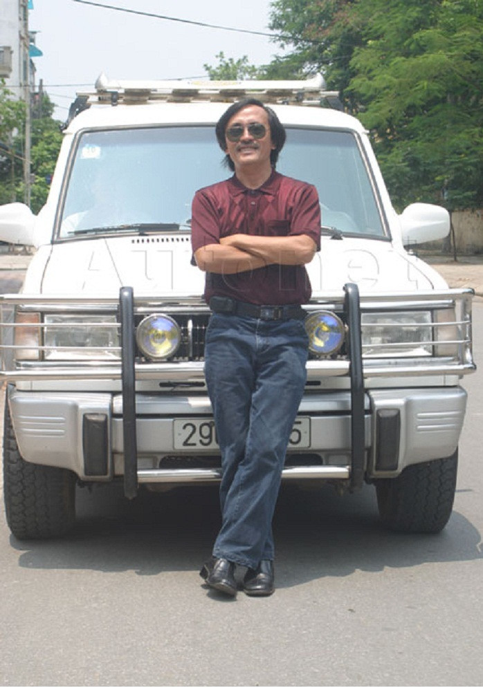 Giang Còi ví chiếc xe ô tô của mình như nhà lưu động. Ở đó có đủ các đồ dùng cần thiết cho anh trong những chuyến lưu diễn xa.