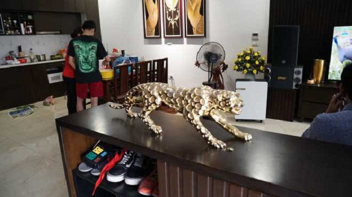 Hiện tại, Quang Tèo cùng vợ và hai con sinh sống ở căn hộ này.