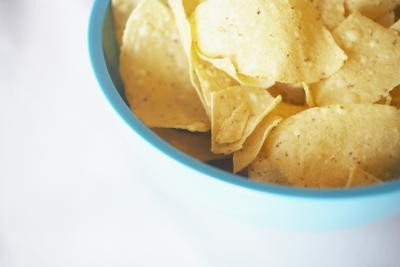 5.Thực phẩm chế biến có chứa chất béo nhân tạo. Chất béo nhân tạo như: ngũ cốc, bánh mì , bánh quy và khoai tây chiên... là những thực phẩm cơ thể con người khó hấp thụ, nó không tốt cho người bị bệnh tim. Đồng thời, nó sẽ làm tăng tình trạng viêm ở người bị bệnh thủy đậu.